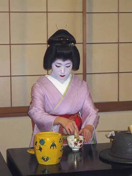 Geisha bei der Teezeremonie